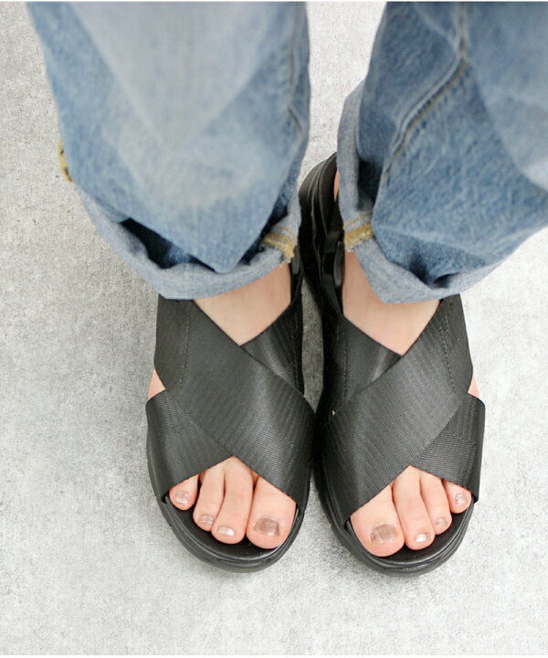 楽天市場 アースミュージック エコロジー クロスダッドサンダル 靴 レディース 厚底 スポサン おしゃれ Earth Music Ecology Bluelabel S Ll アウトドア 黒 ベルト クロスデザイン 夏 大人 カジュアル La Luna ラ ルーナ