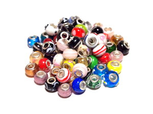 【送料無料】ガラスビーズ とんぼ玉 14mm 50個セット ハンドメイド 色:多彩な色 (Tacchna iro) with 赤 (Aka) or ルビー (Rub) as the main color、サイズ:直径14mm、穴のサイズ約φ5mm