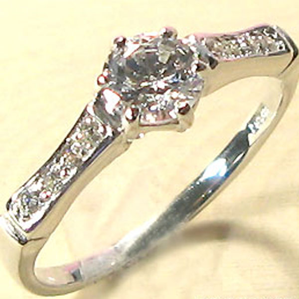 ダイヤモンドリング 18金 婚約指輪  エンゲージリング