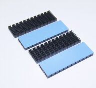 ヒートシンク 導熱接着シート付　サイズ約70×22×6ミリ　アルミ製ブラック　シルバー　2個セット、4個セ…