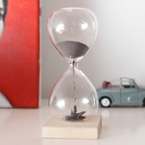 Magnetic Hourglass�}�O�l�e�B�b�N�A���[�O���X���S��p���������v�C���e���A�G�݃M�t�g �v���[���g�s�v�c�ȃA�[�gKIKKERLAND / from U.S.A.�L�b�J�[�����h