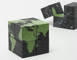 geografia / WIOtBAEARTH & SKY TWISTABLE GLOBE eight cubes.cCX^uEO[u^VnV[vɂȂ8̗̂Ђ˂邱ƂŒnVVVɕϐg܂