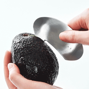 EAgCOMuku avocado cutterN A{JhJb^[nŁAƂނA{JhJb^[XeX̃A[̕ɃtBbg`󊹋kނ̔ނ̂ɂg܂Lb`piC
