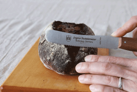 ROR GERMAN BREAD KNIFEドイツのゾーリンゲン地方で作られる高品質なブレッドナイフ波型の刃がついたパン専用のGERMAN BREAD KNIFE通常のブレッドナイフに比べてサイズもコンパクトアウトドアに持ち運びやすいことも魅力キッチン用品ギフト