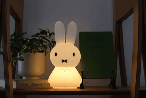 MIFFY LAMP �V���[�Y���߂Ă̗����p�̃~�b�t�B�[���o��I Mr Maria / MIFFY Shines �₳�����{�̂�@���Ɠd���̃I���E�I�t��4�i�K�������\ �y�ʂŃR�[�h���X �����Ԏg�p���\ �قǂ悢�T�C�Y�� 