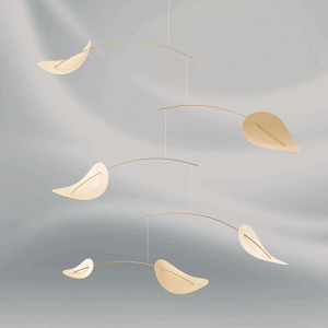 Flensted Mobiles �t�����X�e�b�h�E���r�[���iDrifting Clouds �h���t�e�B���O�N���E�h / �i�`������ / 158�j�_�𒊏ۉ��������Ȃ₩�ɋȂ���ꂽ6���̖ؕЂō\�����ꂽ�A�܂�ŋ�𗬂��_�̂悤��