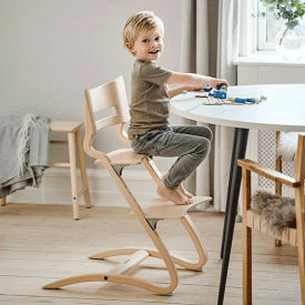 Leander リエンダー ハイチェア ( ナチュラル )「最高傑作」の座り心地とデザイン美しいフォルムの北欧デザインチェア赤ちゃんから大人まで末永く使える椅子じっと座っていられない子どものために、動きを吸収するよう考え抜かれた設計送料無料