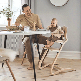Leander リエンダー ハイチェア ( ホワイトウォッシュ)最高傑作の座り心地とデザイン美しいフォルムの北欧デザインチェア赤ちゃんから大人まで末永く使える椅子じっと座っていられない子どものために、動きを吸収するよう考え抜かれた設計送料無料