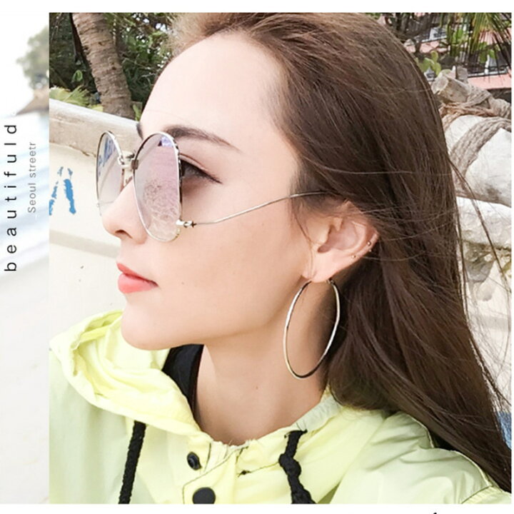 楽天市場 送料無料 サングラス 日よけ レディース 女性 カラーレンズ ピンク ブルー ピンク シルバー 銀色 グレー 灰色 ブラック 黒 海 ビーチ 水着 お揃い フェス ふたごコーディネート オシャレ かっこいい クール ファッショナブル 海外風 外国人風 日 Plus Nao