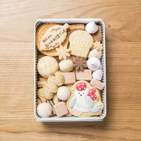 シマエナガのドットちゃん with メッセージ M15 クッキー缶 ギフト アイシングクッキー 誕生日 かわいい メッセージクッキー お菓子 シマエナガ 名前 スイーツ 可愛いクッキー 高級 シマエナガグッズ プレゼント 出産 内祝い おしゃれ インスタ お返し 子供