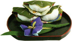 和柄 菖蒲と柏餅 端午の節句飾り・五月人形・兜飾り 手作りちりめん細工 和雑貨 リュウコドウ