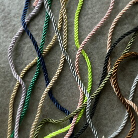 【3/4～50％オフ】【100cm】幅6mm ツイストコード 紐 ひも 手芸紐 撚りひも ヒモ ロープ ポリエステル 巾着 袋 手作り 手芸 ハンドメイド 手作りバッグ ロープ ブレード リボン アクセサリー 材料 素材 パーツ ポーチ 商用