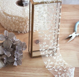 リボン ホワイト枝柄 刺繍レースリボン幅5.5 cm　50cm　マスクカバー レース リボン ピアス イヤリング ハンドメイド 手芸 アクセサリー 材料 素材 パーツ 手芸 バレッタ カチューシャ チャーム 問屋ヘアゴム 商用