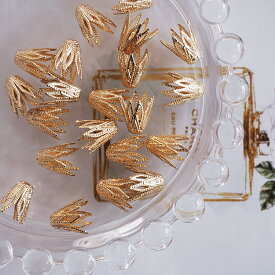 【お買い物マラソン20％オフ】【4個セット】メタル透かしタッセルキャップ　お花 アクセ アクセサリー パーツ 素材 材料 デコレーション ビーズ ピアス パーツ 部品 ボリューム 華やか 上品 大人手芸 ハンドメイド 問屋　メタル　ゴールド 商用