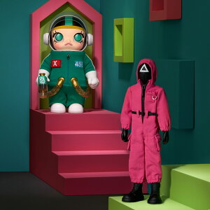 MEGA SPACE MOLLY 400% + Action Figure Squid Game Set
