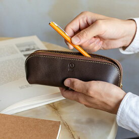 ペンケース 革 名入れ おしゃれ 本革 筆箱 筆入れ 栃木レザー レザー 大人 日本製 大容量 シンプル ブランド ポルコロッソ 三角 メンズ レディース ギフト 革婚式 プレゼント 入学祝い 就職祝い 誕生日 父の日 母の日 無地 男性 女性 40代 50代 還暦祝い [sokunou]