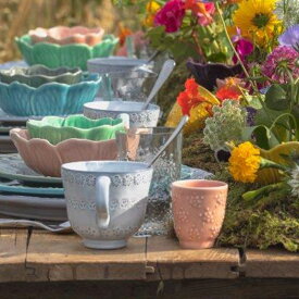 ポルトガルを代表する陶器メーカー　ボルダロピニェイロのテーブルウエア　南欧の豊かなライフスタイルをご家庭に！　柔らかく透明感のある彩色　散りばめられた花々　フローラ　プチカップ　おしゃれなポルトガル食器　レンジOK　食洗器OK