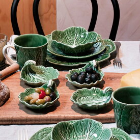 【スーパーSALE最大46倍】ポルトガルを代表する陶器メーカー　ボルダロピニェイロのテーブルウエア　南欧の豊かなライフスタイルをご家庭に！　キャベツをリアルにユニークに表現　キャベツ カールリーフプレート グリーン　おしゃれなポルトガル食器　レンジOK　食洗器OK