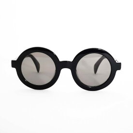 Aristo [Resonance by METRONOME] C1 : Black x Gray ラウンドタイプ（丸型レンズ）のシンプルなシルエットのサングラス