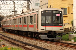 y{̕i|XgJ[hzsRuwt߂𑖂铌}5000n̊Gt2͂nKLt