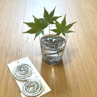 【ネコポス対応可】【炭谷三郎商店】錫フラワースタンド 幅80×奥行40×高さ4mm 23g 錫100% 一輪差し フ…