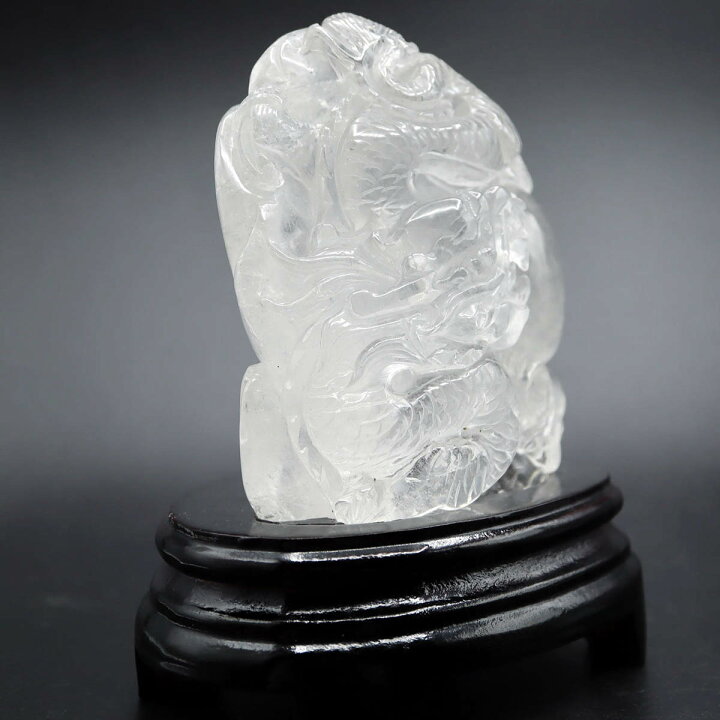 楽天市場】水晶 龍の手彫り彫刻 1.310Kg 木製台座付き 迫力の重量級 