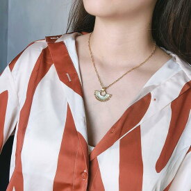 ペンダント ネックレス レディース 女性 女子 女の子 アクセサリー 首飾り 扇形 半円 あずきチェーン ファッション小物 服飾雑貨 ギフト プレゼン
