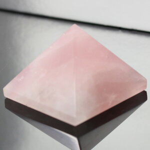y_ z[YNH[c s~bh g sN Rose Quartz [YNH[c  Pyramid NX^[ CeA  s~bh  u [YNH[cs~bh Y fB[