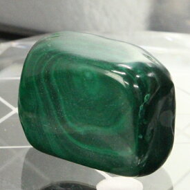 マラカイト 原石 Malachite 孔雀石 マラカイト 石 お守り 魔除け 磨き原石 お守り石 厄除け【巾着袋付き】 マラカイト原石 パワーストーン 原石 天然石 メンズ レディース 人気 マラカイト