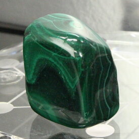 【一級品の輝き 厳選一点物】マラカイト 原石 Malachite 孔雀石 マラカイト 石 お守り 魔除け 磨き原石 お守り石 厄除け【巾着袋付き】 マラカイト原石 パワーストーン 原石 天然石 メンズ レディース 人気 マラカイト