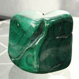 【一級品の輝き 厳選一点物】マラカイト 原石 孔雀石 Malachite マラカイト タンブル お守り 魔除け 磨き原石 お守り石 厄除け【巾着袋付き】 マラカイト原石 メンズ レディース 人気 おすすめ 天然石 海外直輸入 マラカイト