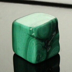 【一級品の輝き 厳選一点物】マラカイト 原石 孔雀石 マラカイト 原石 石 お守り 魔除け 厄除け マラカイト原石 パワーストーン 原石 人気 おすすめ 天然石 海外直輸入価格 マラカイト