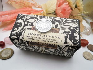 ~bVFfUC[NXАVAo^[\[vyŌ`Ό^1znj[ A[hMichel Design WorksSheaButter HandSoapyBar Soap^One PeacezHONEY ALMOND