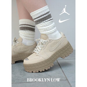 y|Cg10{IX[p[SALEԒGg[K{IzNIKE iCL EBY GAW[_ ubN [ Xj[J[ WMNS AIR JORDAN 1 BROOKLYN LOW Rattan (  `L[\[ o[\