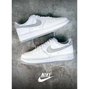 y15܂ł̂őIIzNIKE AIR FORCE 1 '07 "White Light Smoke Gray"iCL GAtH[X Xj[J[ (  zCg O[ DF AF1 FJ4146-100 )