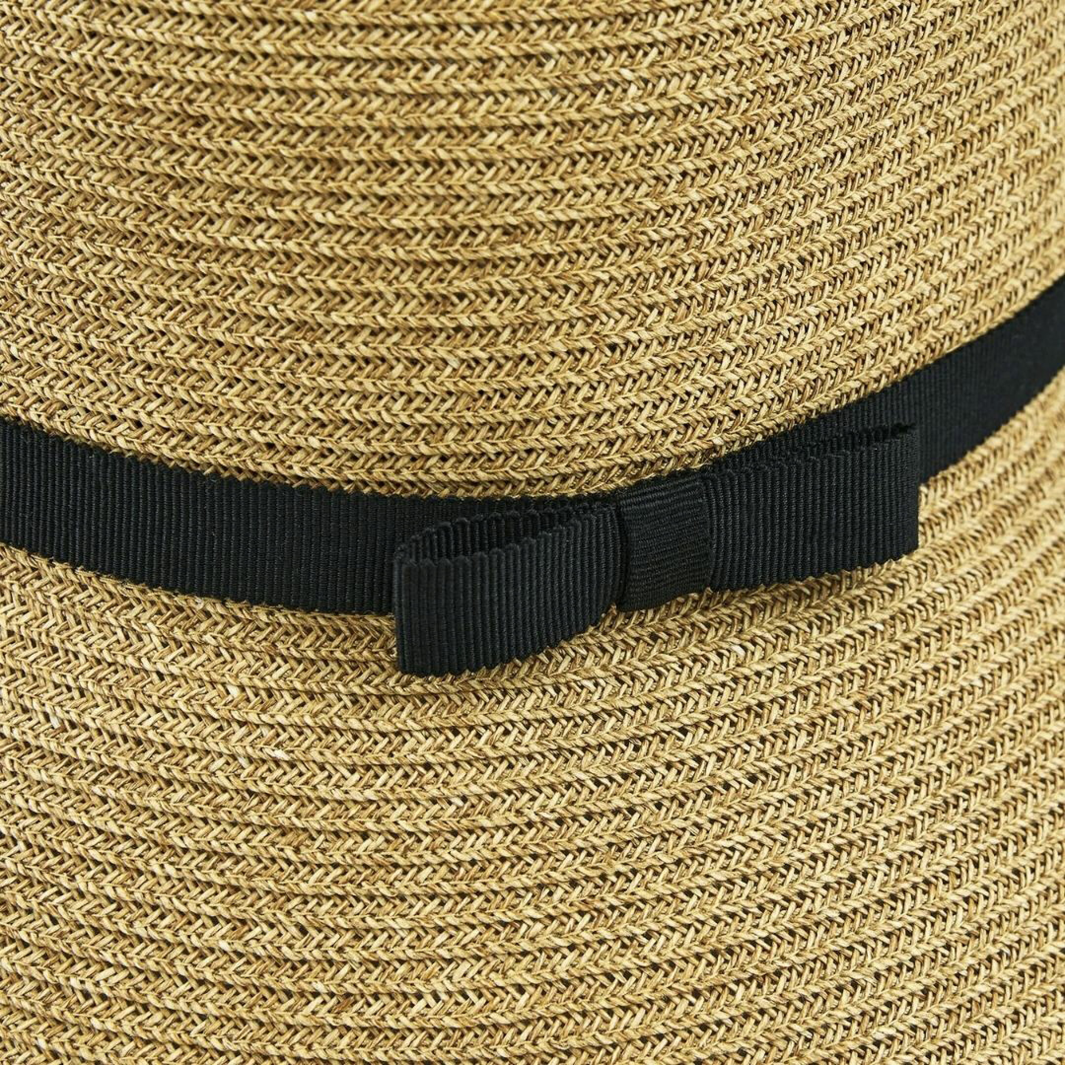 French Bull（フレンチブル）の人気ストローハット（麦わら帽子）のヒルサイドハットは、シルエットを自由自在に変えられるアイテム。つば広で日焼け予防もばっちり。カジュアル過ぎない上品でおしゃれな帽子。夏の誕生日プレゼントにもおすすめ。