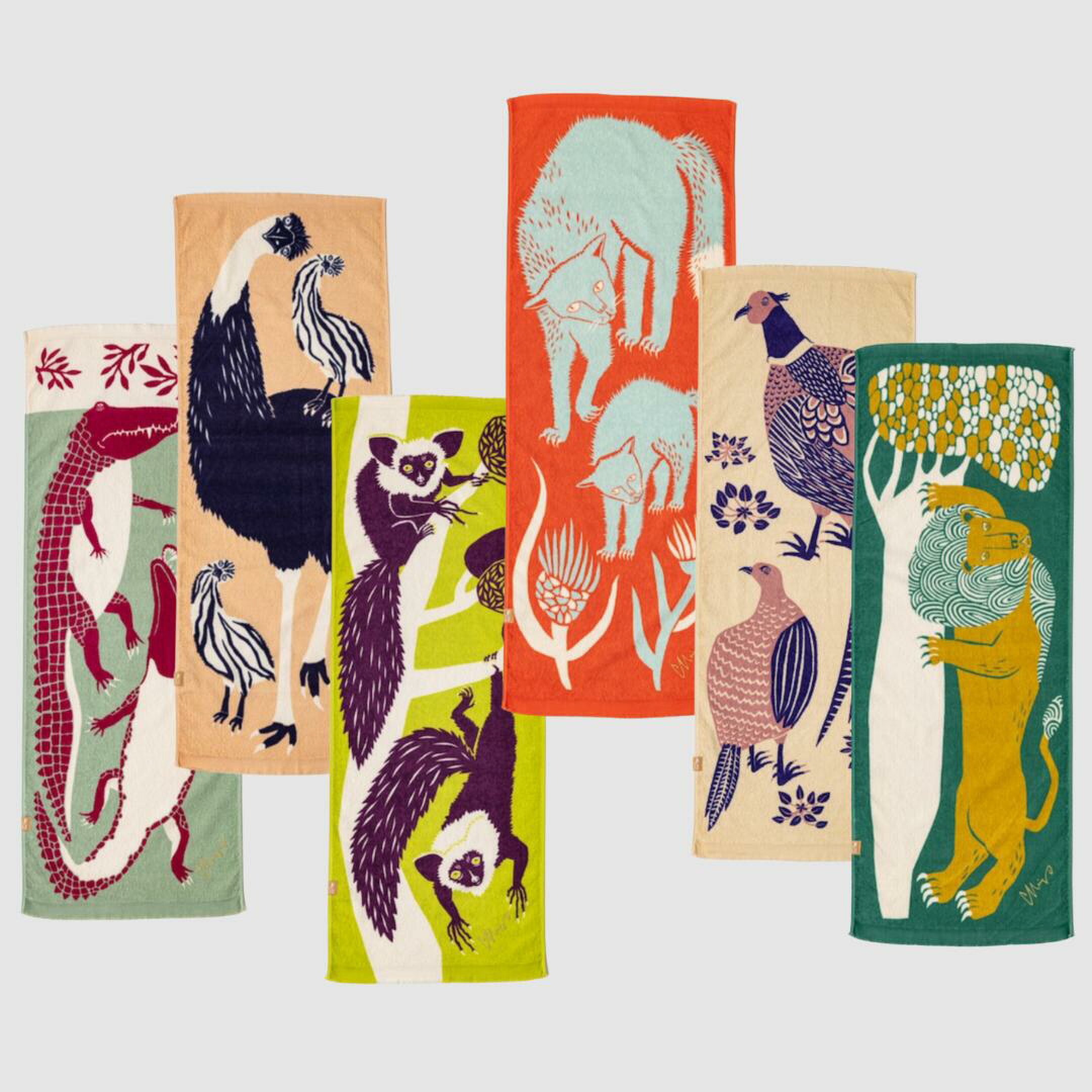 森田MiWと老舗タオルメーカー「楠橋紋織」の人気ブランド「moritaMiW」手ぬぐいタオル。さらりとした表面とふんわり弾力の裏面で使いやすく、個性的で可愛らしいイラストが魅力。日常使いやアウトドア、ギフトにもおすすめの一枚です。