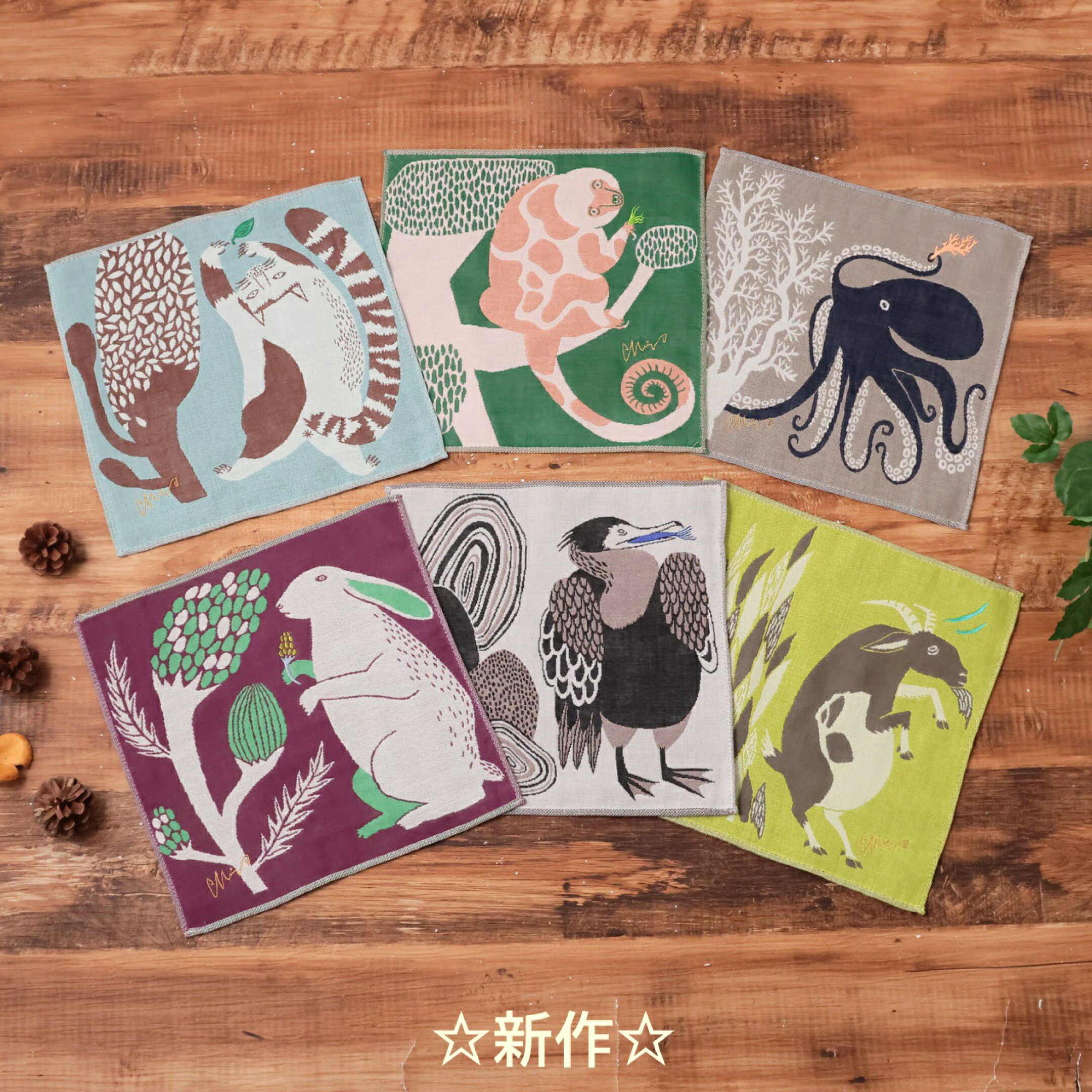 moritaMiW（モリタミウ）の3重ガーゼハンカチ。絵本の世界の様な動物達が刺繍で描かれた、センスが光るアイテムです。
