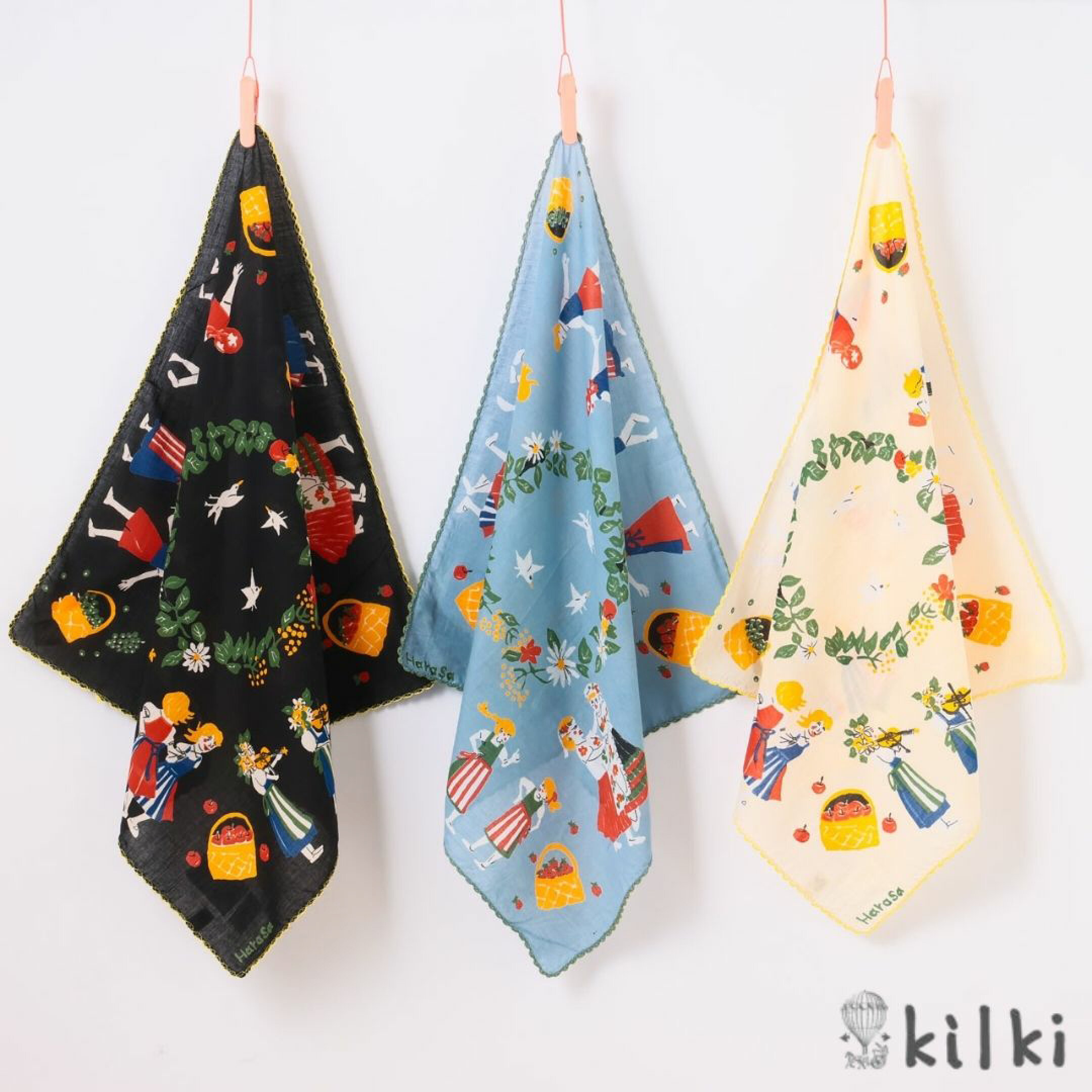 ブランドKILKI（キルキー）の大判コットンハンカチ特集。他にはないビンテージ絵本のような世界観が魅力の「アルプスダンス」。レトロ感があふれるデザインで、見ているだけで楽しくなるハンカチです。カラーは黒（ブラック）、ブルー、白（ホワイト）の3色。