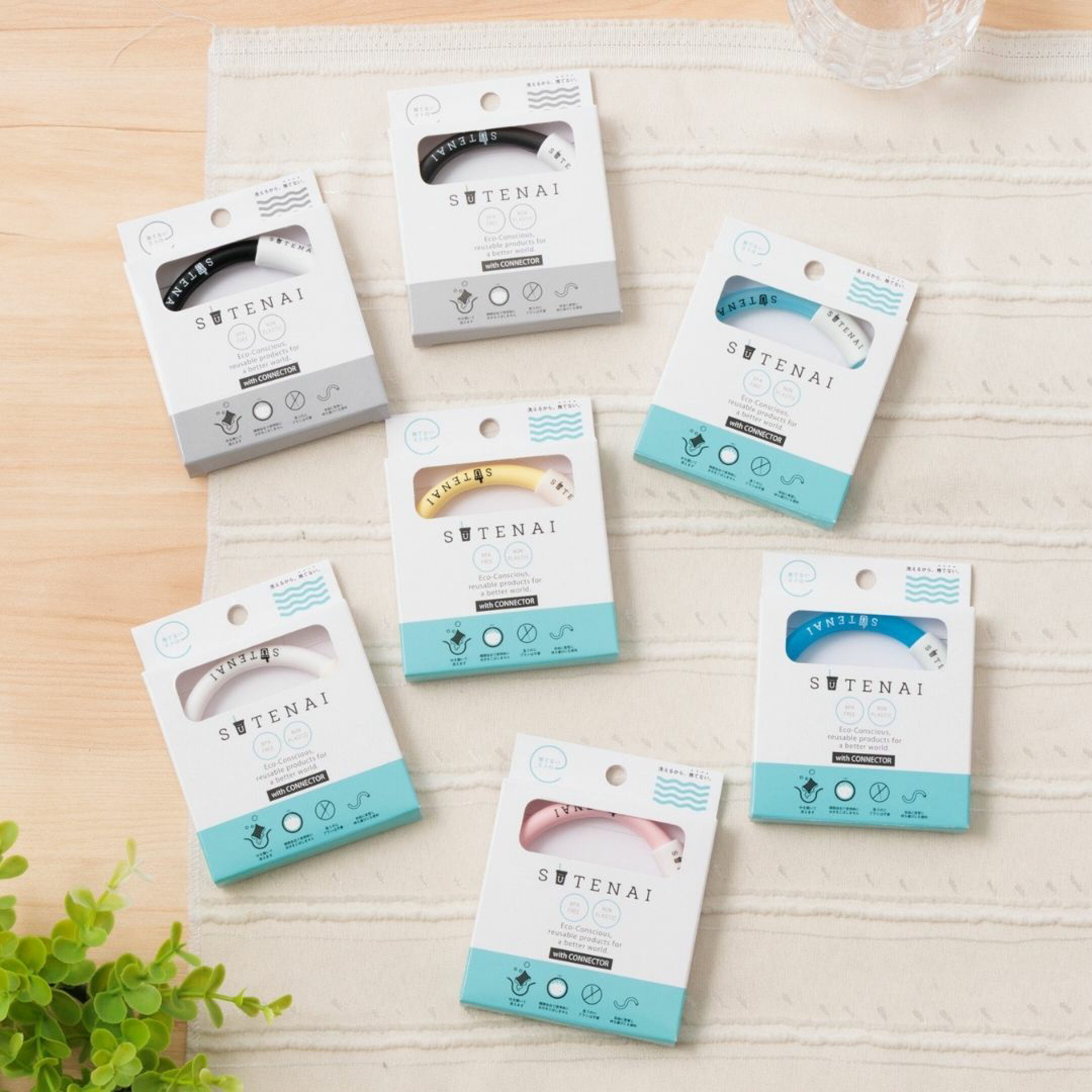 中身を開いて洗えるシリコンストロー。耐熱温度220度、食洗器もOKです。お好みの長さに切断して調整も可能です。コネクターに差し込めば、コンパクトなリング状になってマイストローとして持ち運びにも最適です。