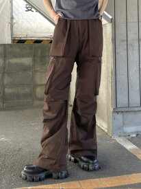 正規品【 Chikashitsu + design flare knee tuck cargo pants (2color) 】 チカシツプラス ボトムス ボトム パンツ フレア フレアパンツ カーゴ カーゴパンツ デザインパンツ ジップアップ 裾ジップ 長ズボン Pressing pressing プレッシング プレッシングウェブショップ