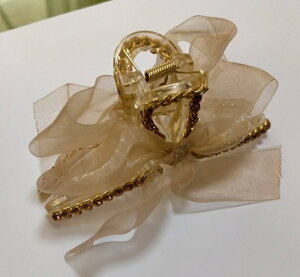 ラインストーンが輝くシフォンリボンのバンスクリップ(ブラック)ヘアピン/バレッタ/髪飾り/アクセサリー/女/花/ヘッドドレス/ヘアアクセサリー/フォーマル/結婚式/発表会/ピアノ/かわいい/