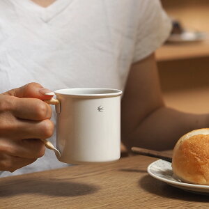 【10/25★最大100%Pバック】ツバメ ラタン ホーローマグ M ホワイト / GLOCAL STANDARD PRODUCTS /  グローカルスタンダードプロダクツ ツバメ印 つばめ マグカップ 琺瑯 日本製 アウトドア