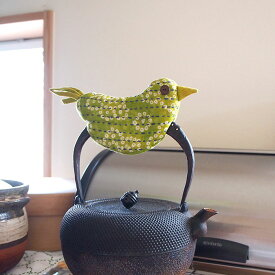 【15日限定 クーポン対象】ピープルツリー　リサイクルサリー　バード鍋つかみ　/　People　Tree　/　【3点までネコポス可】鍋つかみ フェアトレード かわいい 母の日 おしゃれ プレゼント ギフト 鳥 ハンドメイド 一点もの キッチン用品