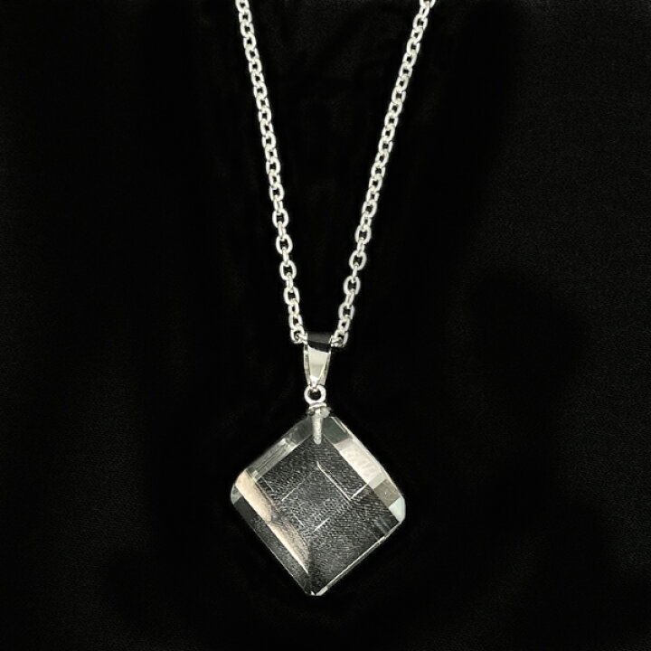 楽天市場】キラキラ輝く立体的なカットの水晶スクエアネックレス  