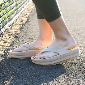 ウーフォス 厚底 ウーメガ レディース リカバリーサンダル 軽量 OOFOS OOmaga 厚底サンダル 厚底ビーチサンダル ブラック 黒 ベージュ ノマド カジュアル 衝撃吸収 コンフォート 人気 キレイ目 母の日 プレゼント 実用的