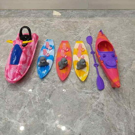 かわいい 人形 アクセサリー 女の子 おままごと 水遊び 潜水艇 ライフジャケット 水着 サーフボード 浮き輪 ビーチハット ウェットスーツ アザラシ カヤック プラスチック 玩具 青 ピンク 黄