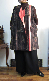 和柄とて朱に交われば赤くなる石畳にも合うベスト1着限定 綿100% ゆったりサイズ