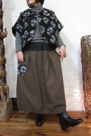 和風絞り柄ショートジャケットにはやっぱりバルーンスカートですね。んーーん、大人。一着限定