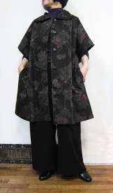丸井エリ子と申します。和柄コートと呼ばれます。1着限定